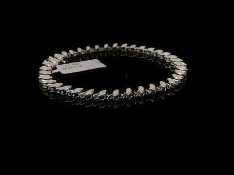 Rotating video showing the jewelry item