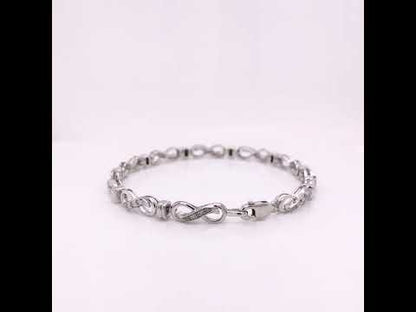 Rotating video showing the jewelry item