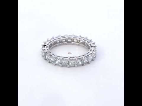 Rotating video showing the jewelry item