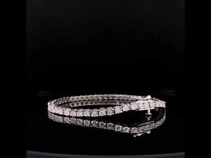 Rotating video showing the jewelry item