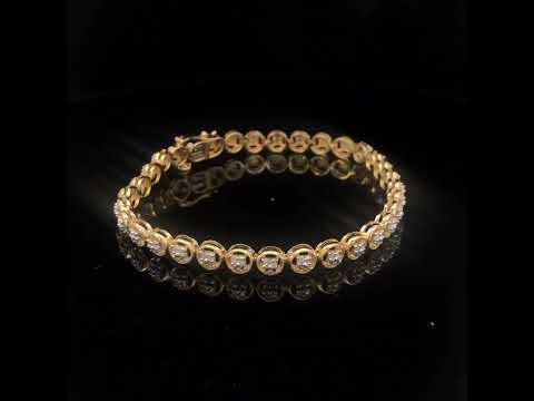 Rotating video showing the jewelry item