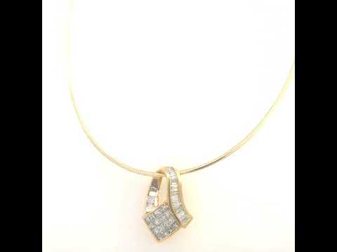 Rotating video showing the jewelry item