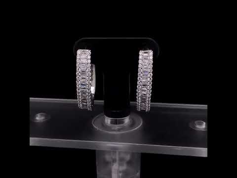 Rotating video showing the jewelry item