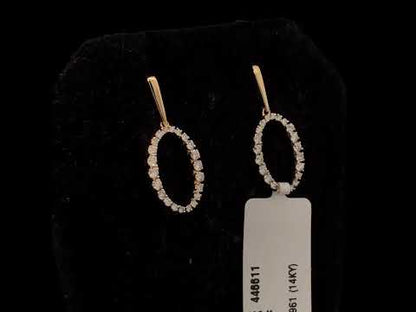 Rotating video showing the jewelry item