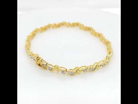 Rotating video showing the jewelry item