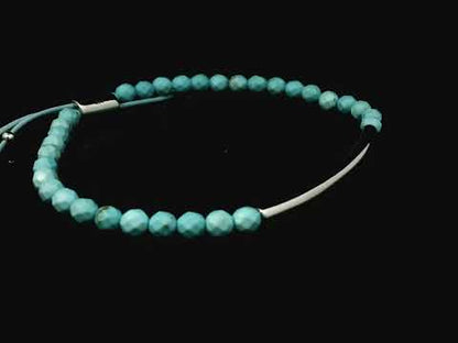 Rotating video showing the jewelry item