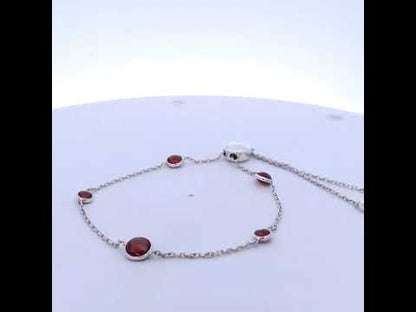 Rotating video showing the jewelry item