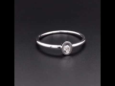 Rotating video showing the jewelry item