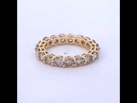 Rotating video showing the jewelry item