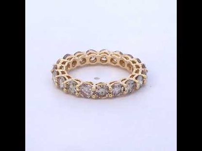 Rotating video showing the jewelry item