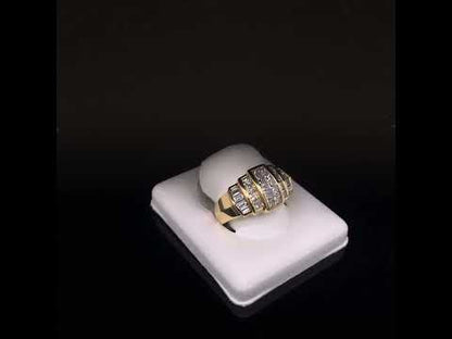 Rotating video showing the jewelry item