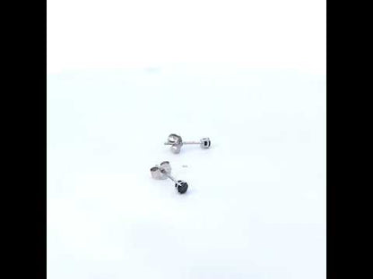 Rotating video showing the jewelry item