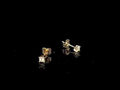 Rotating video showing the jewelry item