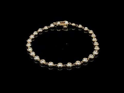 Rotating video showing the jewelry item