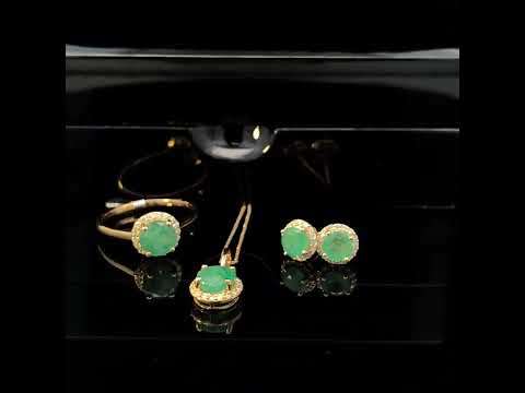 Rotating video showing the jewelry item
