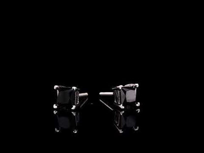 Rotating video showing the jewelry item