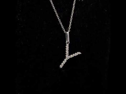 Rotating video showing the jewelry item