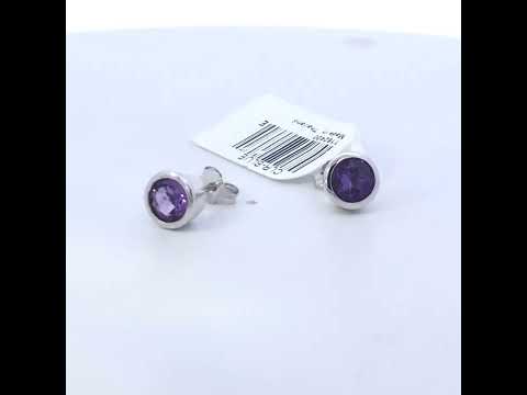 Rotating video showing the jewelry item