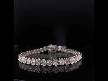 Rotating video showing the jewelry item