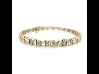 Rotating video showing the jewelry item