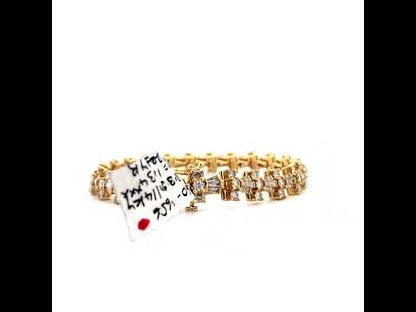 Rotating video showing the jewelry item