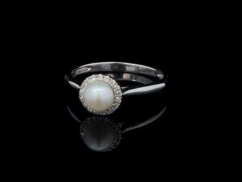 Rotating video showing the jewelry item