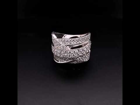 Rotating video showing the jewelry item