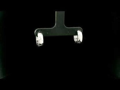 Rotating video showing the jewelry item