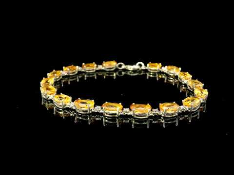 Rotating video showing the jewelry item