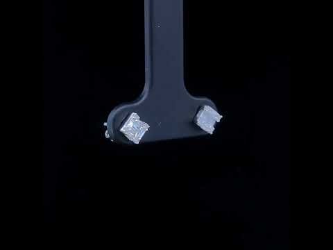 Rotating video showing the jewelry item