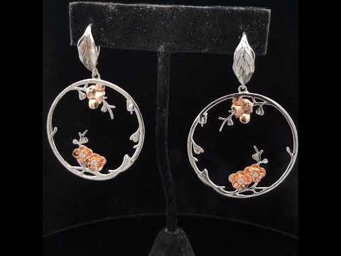 Rotating video showing the jewelry item