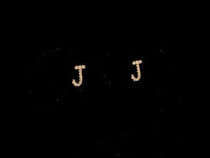 Rotating video showing the jewelry item