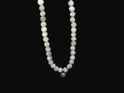 Rotating video showing the jewelry item