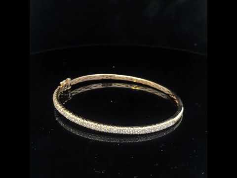 Rotating video showing the jewelry item