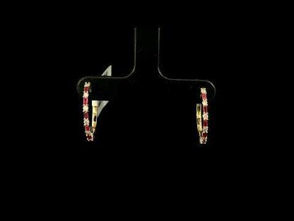 Rotating video showing the jewelry item