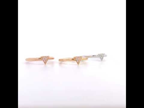 Rotating video showing the jewelry item