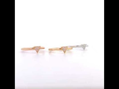 Rotating video showing the jewelry item