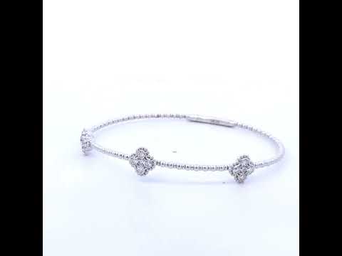 Rotating video showing the jewelry item