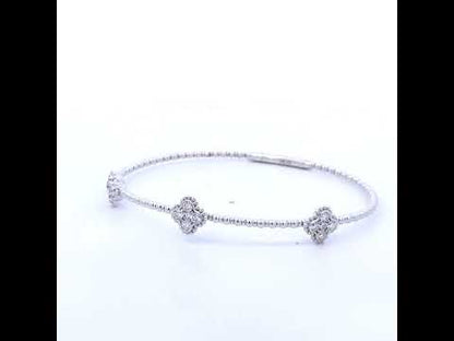 Rotating video showing the jewelry item