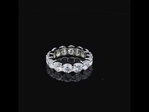 Rotating video showing the jewelry item