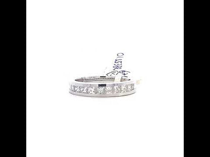 Rotating video showing the jewelry item