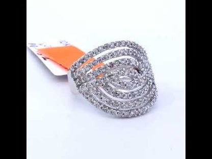 Rotating video showing the jewelry item