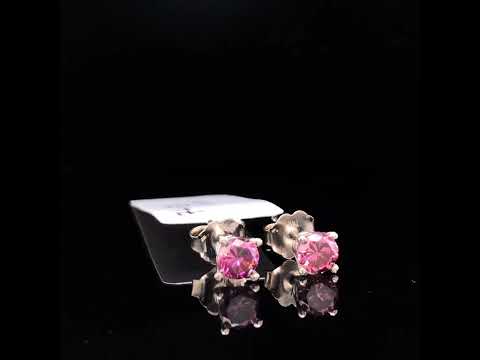 Rotating video showing the jewelry item