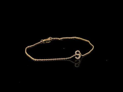 Rotating video showing the jewelry item