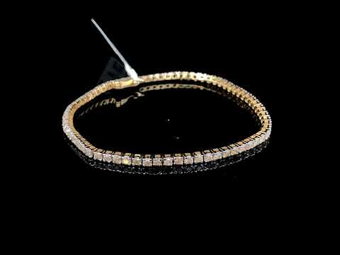 Rotating video showing the jewelry item