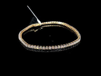 Rotating video showing the jewelry item