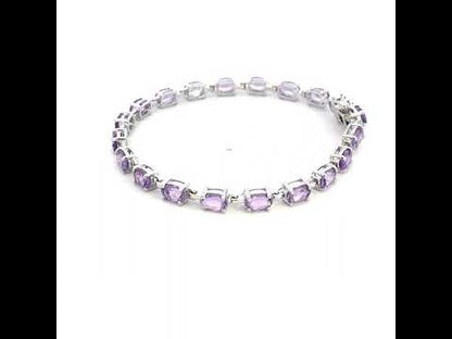 Rotating video showing the jewelry item