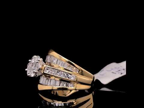 Rotating video showing the jewelry item