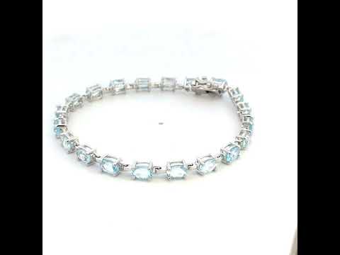 Rotating video showing the jewelry item