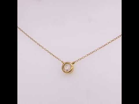 Rotating video showing the jewelry item